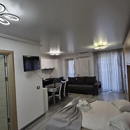 Alezzi Large Luxury Studio N10 Piscina Apartment Navodari