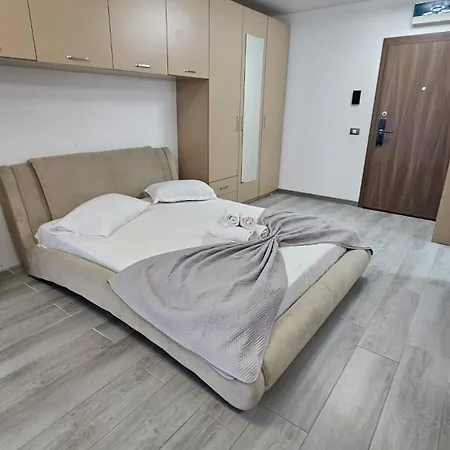 Apartment Alezzi Large Luxury Studio N10 Piscina