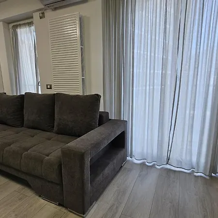 Alezzi Large Luxury Studio N10 Piscina Apartment Navodari