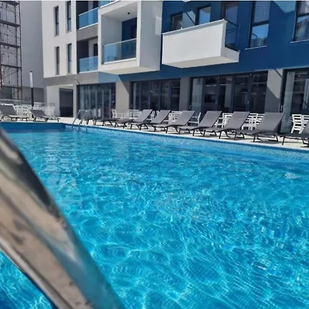 Apartment Alezzi Large Luxury Studio N10 Piscina